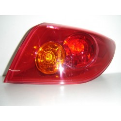 MAZDA 3 H/B 2004 PILOTO TRASERO ROJO (EXTERIOR) IZQUIERDO