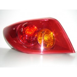 MAZDA 3 H/B 2004 PILOTO TRASERO ROJO (EXTERIOR) IZQUIERDO