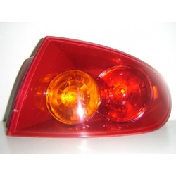 MAZDA 3 SEDAN 04 PILOTO EXTERIOR (INTERIOR ROJO) DERECHO