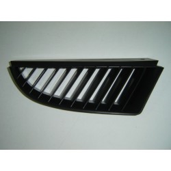 MITSUBISHI COLT 04 REJILLA DERECHA