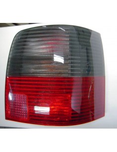 VOLKSWAGEN PASSAT 96 PILOTO TRASERO DERECHO ROJO/NEGRO(SW)