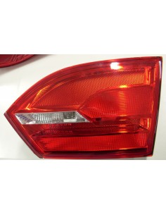 VOLKSWAGEN JETTA 11 PILOTO TRASERO DRT 4P PORTON